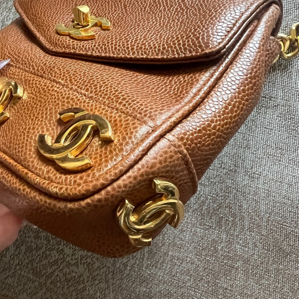 CHANEL Brown Leather Bag with Gold Chain - Picture 4 of 11